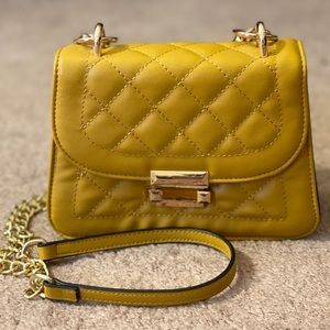 Handle quilted crossbody